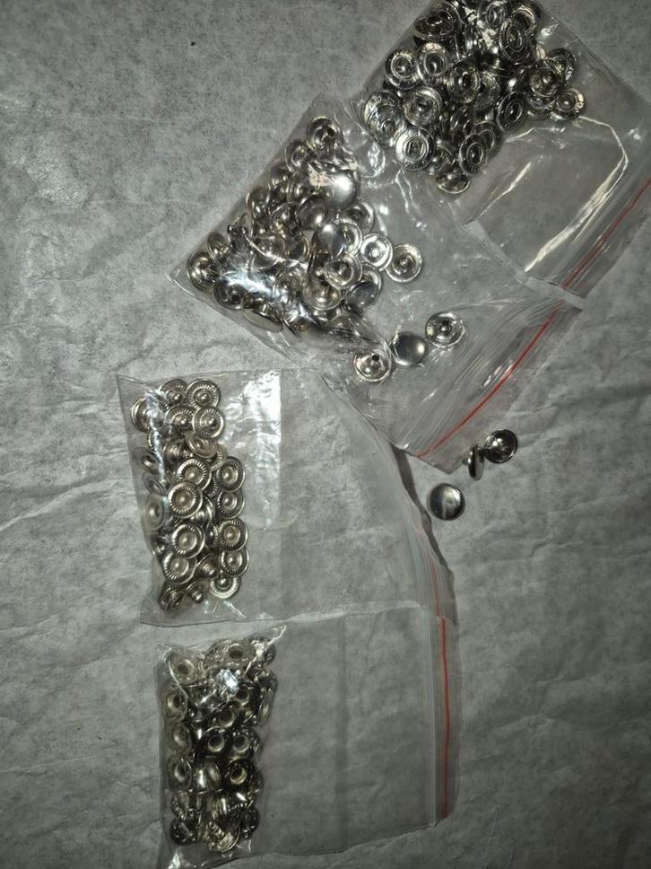 Drukknopen voor rekbare stof/jersey - 49 stuks, Hobby en Vrije tijd, Naaien en Fournituren, Nieuw, Knoop of Knopen, Ophalen of Verzenden