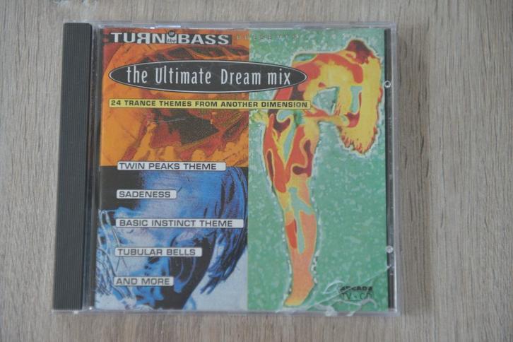 TURN UP THE BASS -- THE ULTIMATE DREAM MIX - ARCADE TV-CD, Cd's en Dvd's, Cd's | Verzamelalbums, Zo goed als nieuw, Dance, Boxset