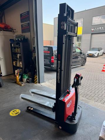 Stapelaar EP.  HAGEL NIEUW  beschikbaar voor biedingen
