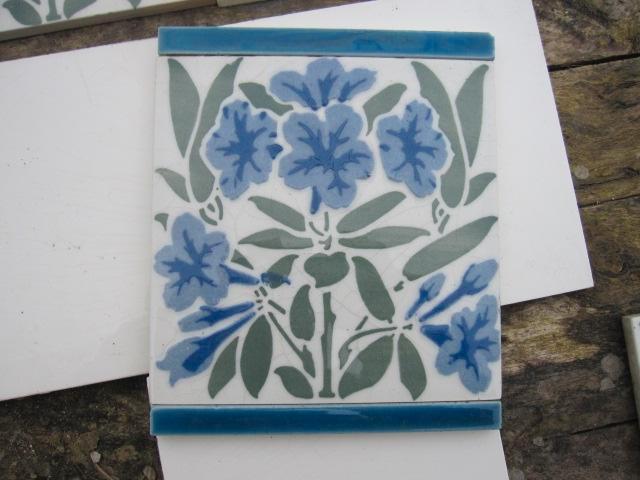 16 stuks antieke wandtegels met bloem in blauw/groen tinten, Antiek en Kunst, Antiek | Wandborden en Tegels, Ophalen