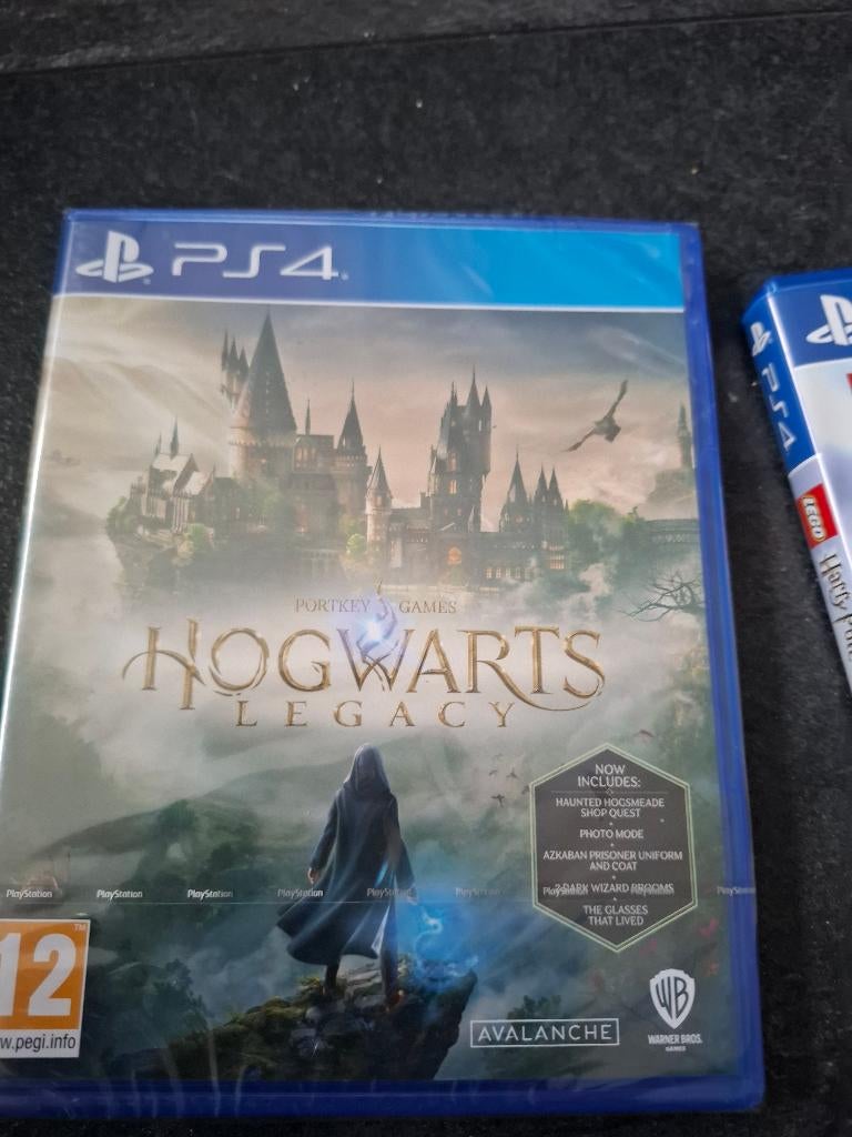 Hogwarts Legacy PS4, Spelcomputers en Games, Spelcomputers | Sony PlayStation 4, Ophalen of Verzenden, Nieuw, Met 1 controller