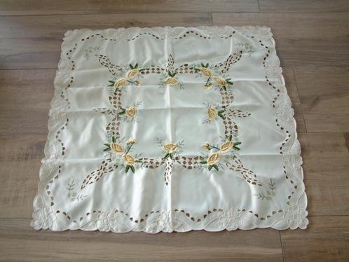 keurig uitziend vierkant kleedje kleed 85 bij 85 cm nr 4, Antiek en Kunst, Curiosa en Brocante, Ophalen of Verzenden