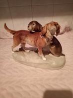 ROYAL DUX - geglazuurd beeld met 2 jachthondem, Ophalen of Verzenden, Zo goed als nieuw, Porselein, Beeldje(s)