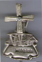 Middelburg zilverkleurig stellingmolen speldje ( W_083a ), Verzamelen, Speldjes, Pins en Buttons, Verzenden, Zo goed als nieuw