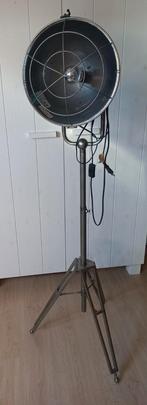 mooie, staande kamerlamp, Huis en Inrichting, Lampen | Vloerlampen, Ophalen, Zo goed als nieuw, Industriel, Metaal