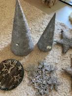2 pyramides , 2 sterren, 1 bord en 8 kerstballen zilverkleur, Diversen, Ophalen, Nieuw