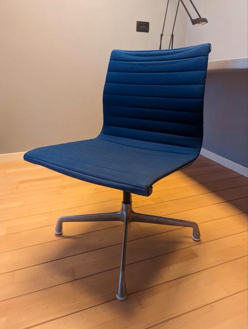 Eames Vitra EA 108, Huis en Inrichting, Stoelen, Gebruikt, Eén, Blauw, Ophalen