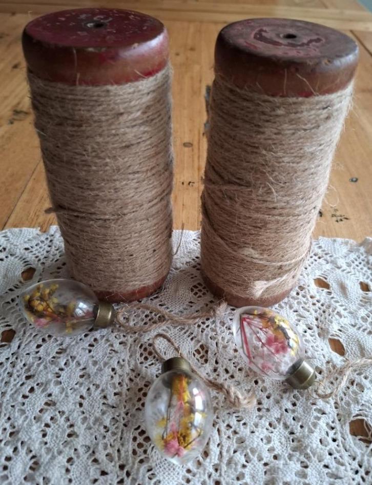 2 Oude doorleefde klossen met jute touw, Antiek en Kunst, Curiosa en Brocante, Ophalen of Verzenden