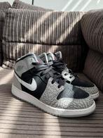 Air Jordan 1 Mid Elephant Print maat 38,5, Nike Air Jordan, Ophalen of Verzenden, Grijs, Sneakers of Gympen
