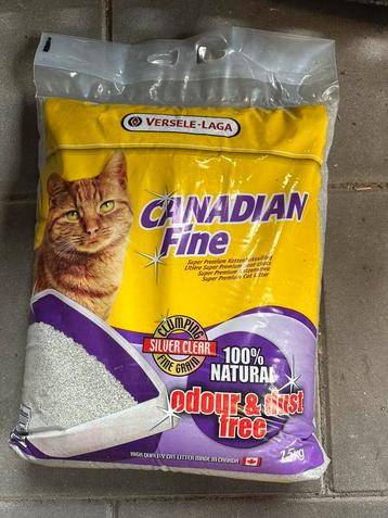 Canadian fine 2 zakken kattenbakvulling – 1 bijna vol beschikbaar voor biedingen