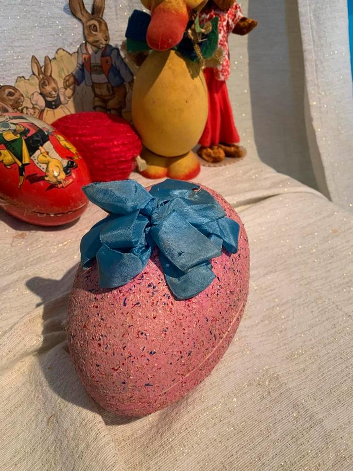 #pasen antiek Vintage etalage Paasei Strik candycontainer, Diversen, Pasen, Zo goed als nieuw, Ophalen of Verzenden