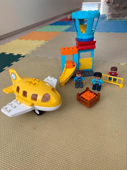 LEGO DUPLO 10871 Vliegveld – Compleet (zonder doos), Kinderen en Baby's, Speelgoed | Duplo en Lego, Zo goed als nieuw, Duplo, Ophalen of Verzenden