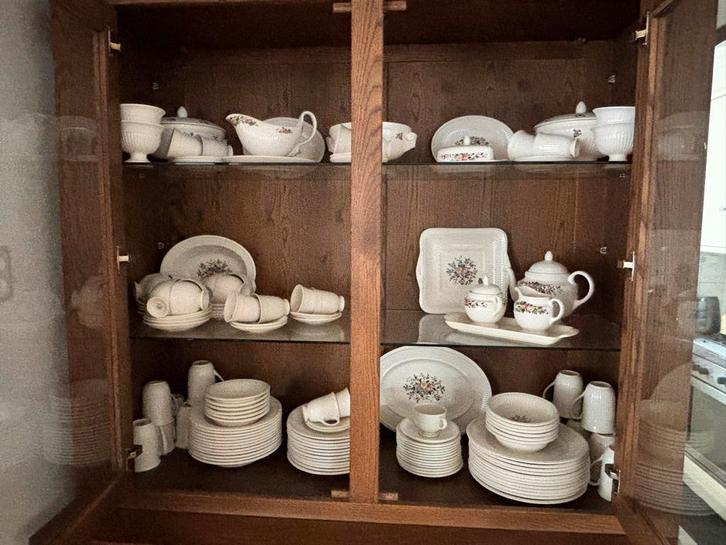 Compleet Wedgwood Servies, Huis en Inrichting, Keuken | Servies, Zo goed als nieuw, Compleet servies, Wedgwood, Aardewerk, Ophalen
