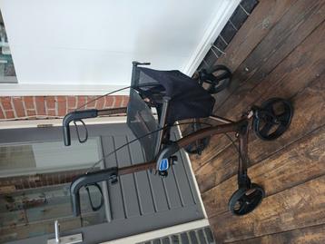 Licht gewicht rollator inklapbaar met mandje  beschikbaar voor biedingen