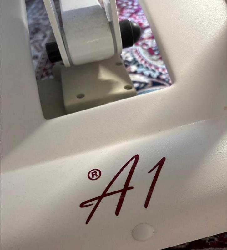 Behandelstoel in zeer goede staat voor €475,-, Sport en Fitness, Massageproducten, Zo goed als nieuw, Massagestoel of Kussen, Ophalen