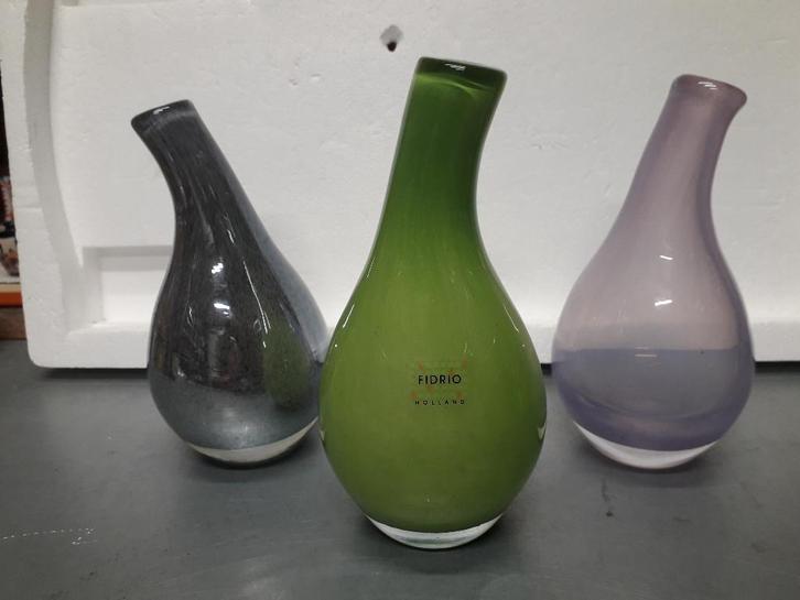 3 VERSCHILLENDE KLEUREN VINTAGE FIDRIO VAZEN 5 euro per st, Antiek en Kunst, Antiek | Glas en Kristal, Ophalen of Verzenden