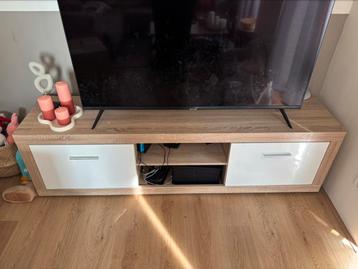 Tv kast beschikbaar voor biedingen