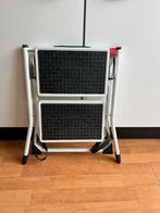 2-staps kruk - Handig en compact!, Doe-het-zelf en Verbouw, Ladders en Trappen, Ophalen, Gebruikt, Trap, Opvouwbaar of Inschuifbaar