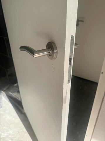 Links opdek deur 201 x 83 mat wit nieuwstaat beschikbaar voor biedingen