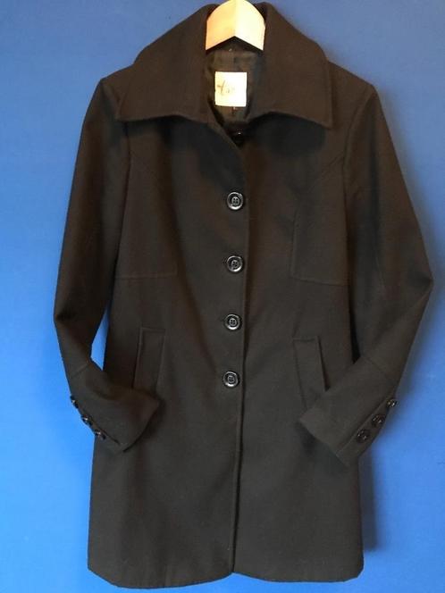 Kastopruiming .... Zwarte jas van het merk T42 in maat S, Kleding | Dames, Jassen | Winter, Gedragen, Maat 36 (S), Zwart, Verzenden