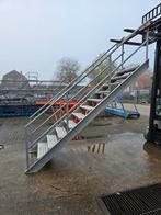 Stalen trap grijs. Hoog 2,35 mtr. Nog093, Doe-het-zelf en Verbouw, Ladders en Trappen, Ophalen, Zo goed als nieuw, 2 tot 4 meter