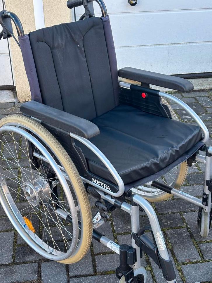 Rolstoel Meyra stevig inklapbaar antilekbanden nu €99, Diversen, Rolstoelen, Gebruikt, Handbewogen rolstoel, Inklapbaar, Ophalen of Verzenden