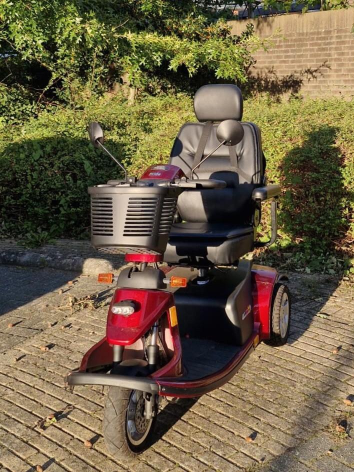 Keurige rode Pride scootmobiel. Bouwjaar 2022, 1000 uur, Diversen, Brommobielen en Scootmobielen, Zo goed als nieuw, Pride, 46 km of meer