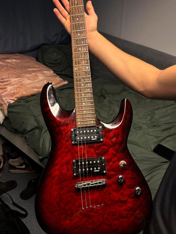 Schecter Omen Extreme-6 Black Cherry, Muziek en Instrumenten, Snaarinstrumenten | Gitaren | Elektrisch, Gebruikt, Solid body, Overige merken