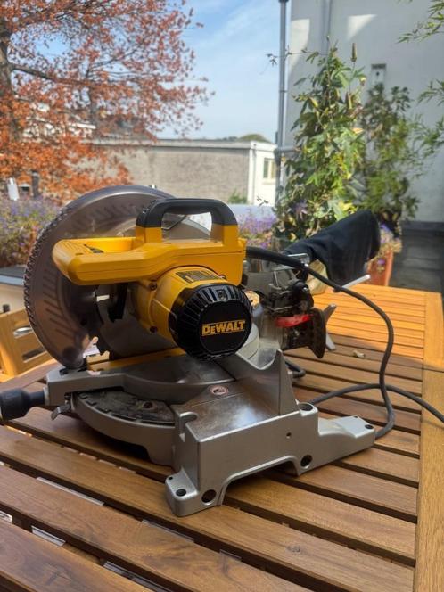 DeWalt DW703 afkortzaag met Makita stofzak, Doe-het-zelf en Verbouw, Gereedschap | Zaagmachines, Gebruikt, Afkortzaag, 1200 watt of meer