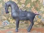 Mooi zwaar oud Oosters brons beeld van een paard 25 cm.