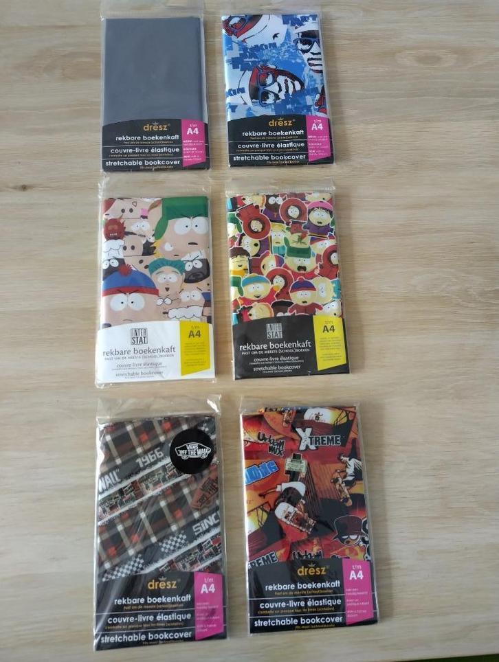 6 nieuwe rekbare boekenkaften waaronder 2 van South Park, Diversen, Schoolbenodigdheden, Nieuw, Ophalen