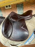 Superfijn springzadel van Amerigo, 16.5 inch, Dieren en Toebehoren, Paarden en Pony's | Zadels, Ophalen, Gebruikt, Springen