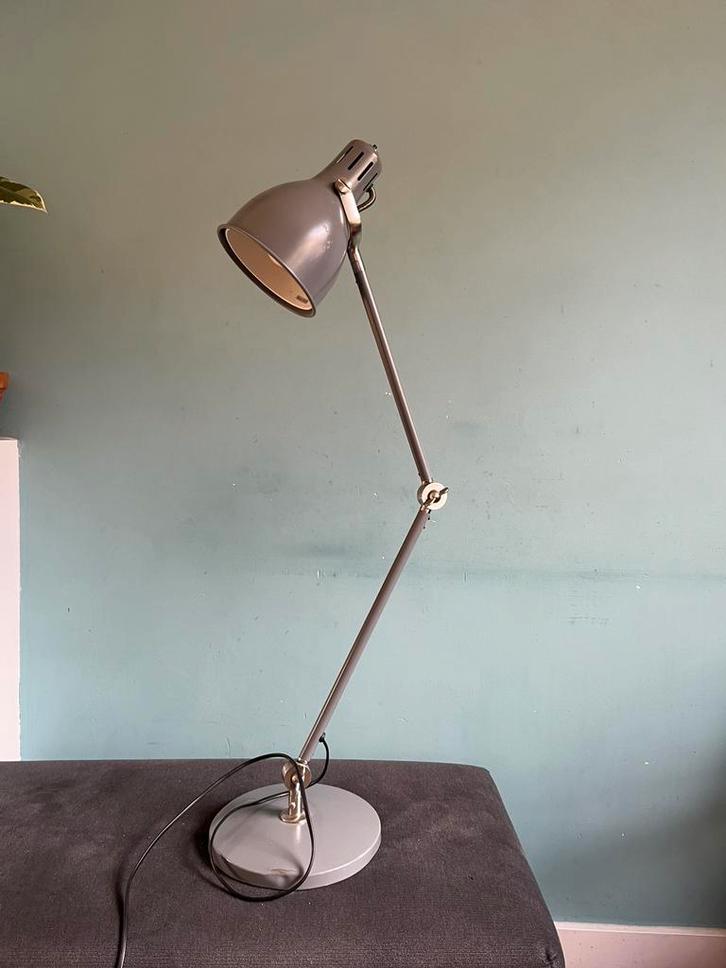 Grijze lamp verstelbaar, Huis en Inrichting, Lampen | Vloerlampen, Gebruikt, Minder dan 100 cm, Metaal, Ophalen