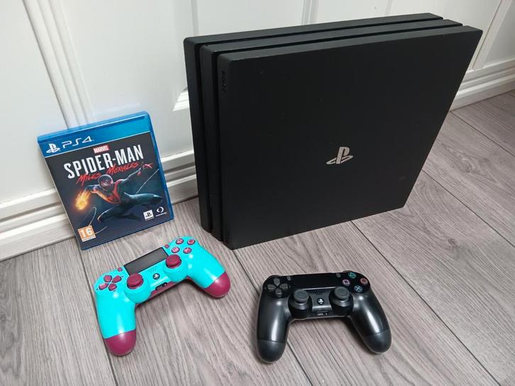 Playstation 4 Pro met ingebouwde SSD, Spelcomputers en Games, Spelcomputers | Sony PlayStation 4, Gebruikt, Pro, 500 GB, Met 2 controllers