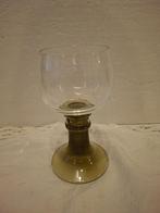 Antieke roemer - groen geribbelde voet met rozetjes, Antiek en Kunst, Antiek | Glas en Kristal, Ophalen of Verzenden