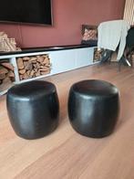Twee poefjes, zwart 30cm hoog, diameter 30cm, Ophalen