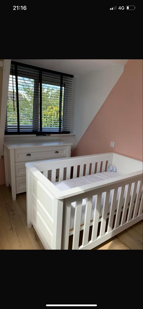 Babykamer Marbella Meegroei Ledikant + Dressoir, Kinderen en Baby's, Babywiegjes en Ledikanten, Zo goed als nieuw, Ledikant, Ophalen