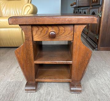 Eikenhouten kastje beschikbaar voor biedingen