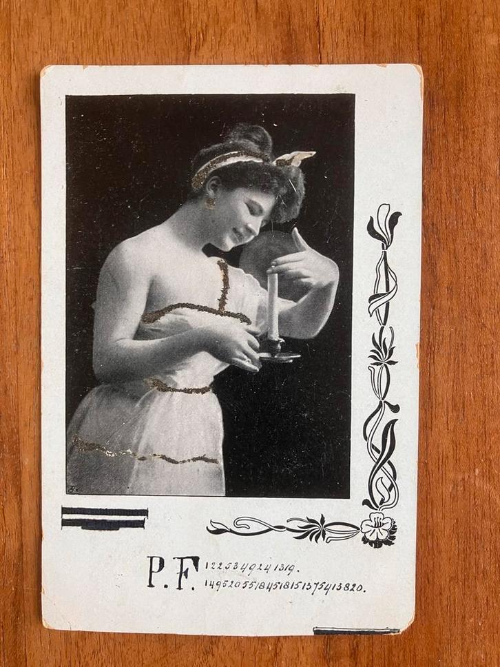 Oude Postkaart - Vrouw met Kaars, Verzamelen, Ansichtkaarten | Themakaarten, Gelopen, Voor 1920, Overige thema's, Ophalen of Verzenden
