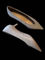 H&M grijze kittenheel pumps, Kleding | Dames, Schoenen, Pumps, Nieuw, Ophalen of Verzenden, Grijs