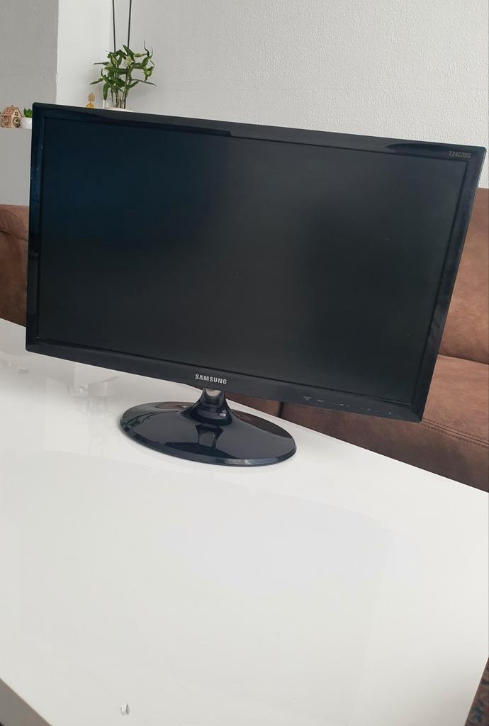 HDTV Monitor 24 inch, Computers en Software, Monitoren, Gebruikt, 60 Hz of minder, HDMI, VGA, Gaming, Ingebouwde speakers, Hoofdtelefoonaansluiting