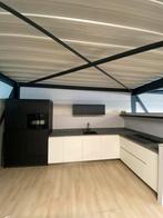 Showroom keuken van alle gemakken voorzien, Huis en Inrichting, Keuken | Complete keukens, Ophalen, Hoekkeuken, Nieuw, Crème