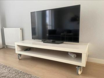 Tv meubel op wielen beschikbaar voor biedingen