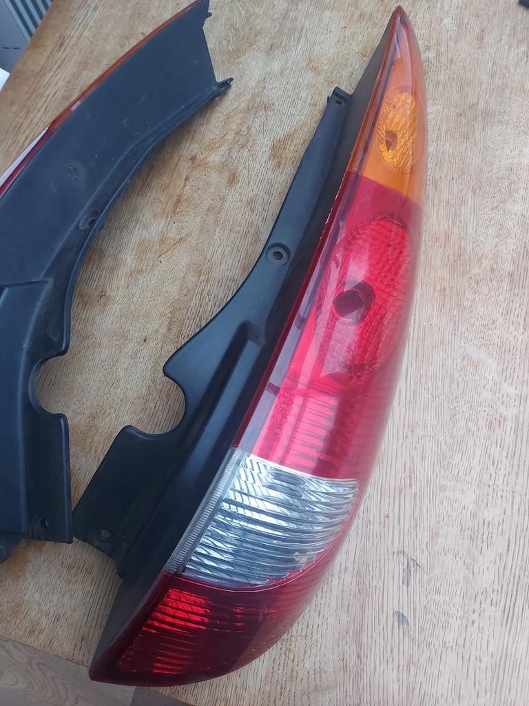 Nissan Almera Tino achterlichten, Auto-onderdelen, Ophalen of Verzenden, Gebruikt, Nissan