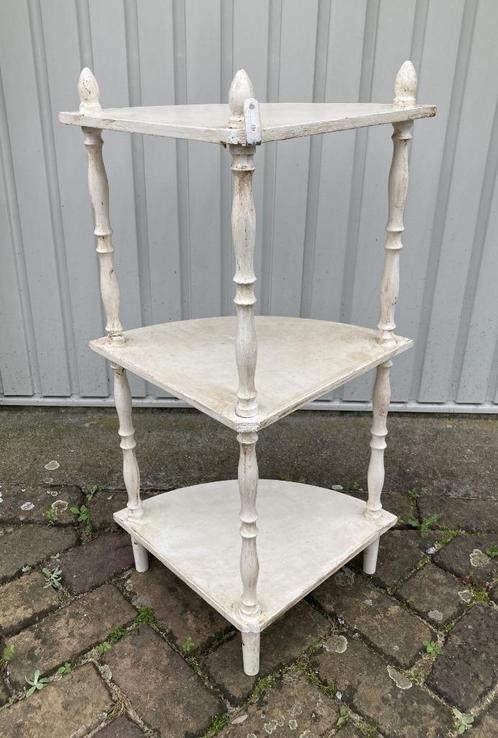Brocante houten hoek etagère / wit, Antiek en Kunst, Curiosa en Brocante, Ophalen of Verzenden