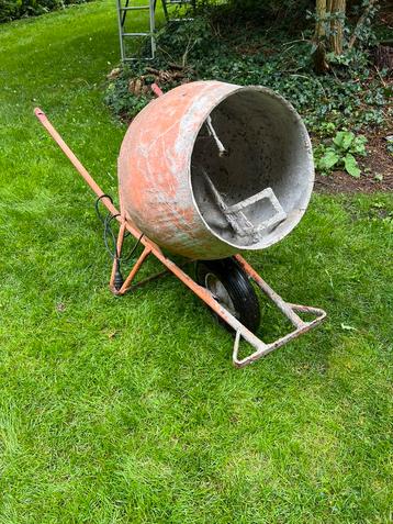 betonmolen 220V beschikbaar voor biedingen