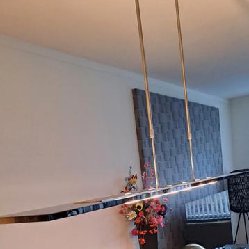 Prachtige strakke LED hanglamp. beschikbaar voor biedingen