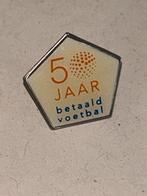 Pin 5 jaar betaald voetbal, Verzamelen, Ophalen of Verzenden, Zo goed als nieuw, Sport, Speldje of Pin