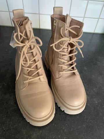 Nieuwe boots maat 37 beschikbaar voor biedingen