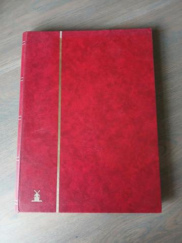Postzegelalbum vol postzegels beschikbaar voor biedingen